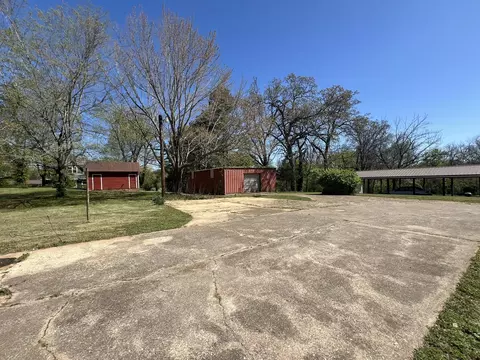 Exterior - 848 Chestnut St, Thayer, MO 65791 photo 13 of 17