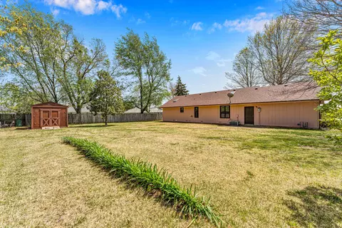 401 E Grant St, Clever, MO 65631 photo 26