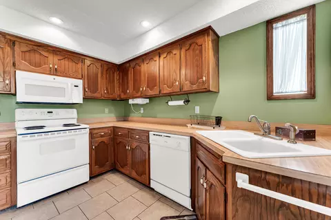 401 E Grant St, Clever, MO 65631 photo 12
