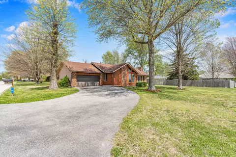 401 E Grant St, Clever, MO 65631 photo 3