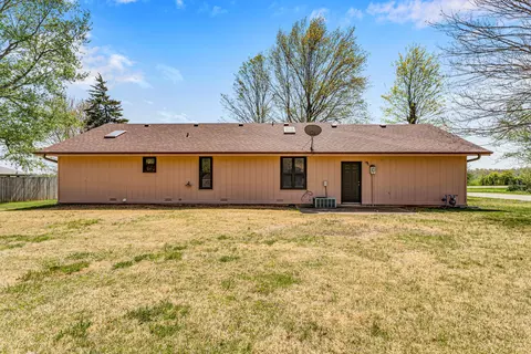 401 E Grant St, Clever, MO 65631 photo 5