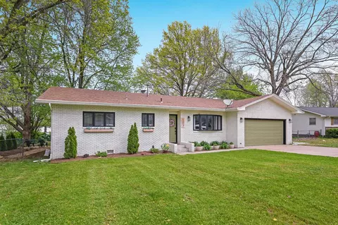 107 E Chrysler Ave, Clever, MO 65631 photo 2
