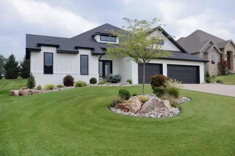 4635 E Forest Trails Dr, Springfield, MO 65809 photo 1