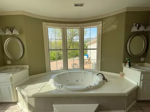 Bath - 101 Cave Creek Rd, Thayer, MO 65791 photo 1 of 4