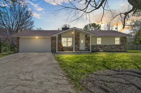 2554 S Collinson Ave, Springfield, MO 65804