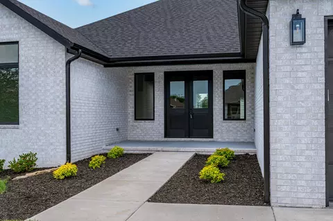 Exterior - 3800 W Broadmoor St, Springfield, MO 65807 photo 4 of 9