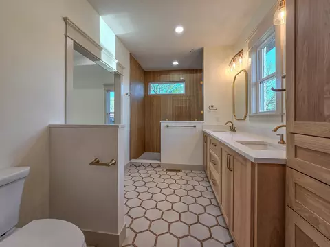 Bath - 3800 W Broadmoor St, Springfield, MO 65807 photo 5 of 7