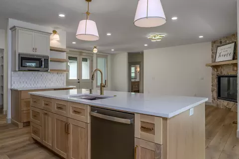 Kitchen - 3800 W Broadmoor St, Springfield, MO 65807 photo 3 of 6