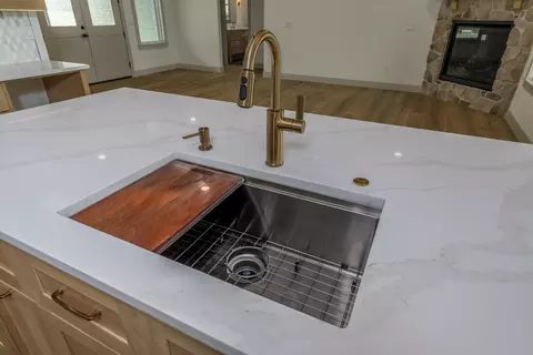 Kitchen - 3800 W Broadmoor St, Springfield, MO 65807 photo 5 of 7