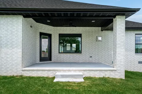 Exterior - 3800 W Broadmoor St, Springfield, MO 65807 photo 7 of 8