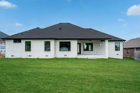 Exterior - 3800 W Broadmoor St, Springfield, MO 65807 photo 6 of 9