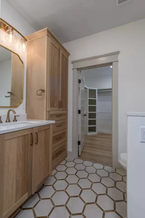 Bath - 3800 W Broadmoor St, Springfield, MO 65807 photo 6 of 7