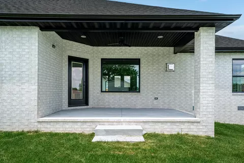 Exterior - 3800 W Broadmoor St, Springfield, MO 65807 photo 8 of 9