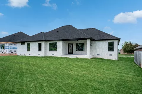 Exterior - 3800 W Broadmoor St, Springfield, MO 65807 photo 6 of 8