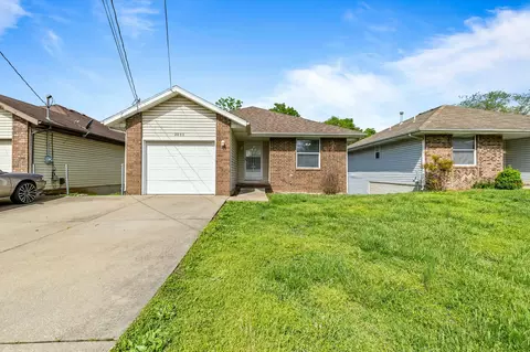 2633 N Fort Ave, Springfield, MO 65803 photo 2