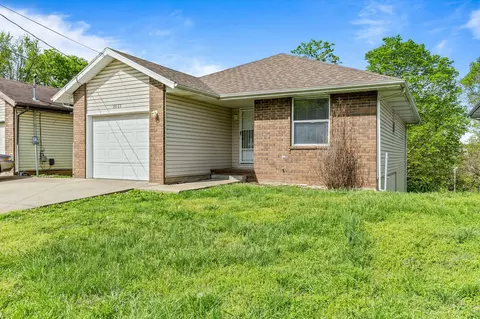 2633 N Fort Ave, Springfield, MO 65803 photo 1