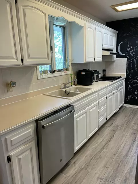 Kitchen - 1913 Wayside Ln, Ava, MO 65608 photo 2 of 4