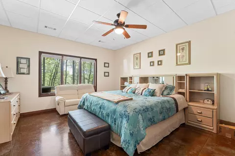 Bedroom - 160 Old Horseshoe Rdg, Lampe, MO 65681 photo 2 of 3