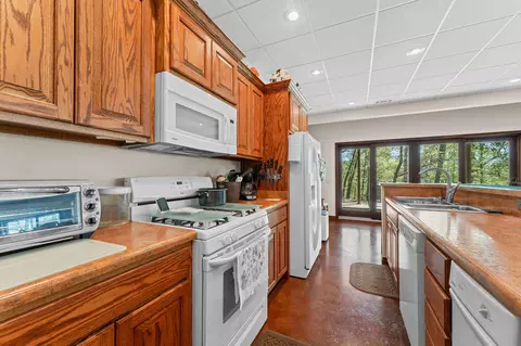 Kitchen - 160 Old Horseshoe Rdg, Lampe, MO 65681 photo 3 of 3