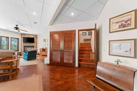 Entry Way - 160 Old Horseshoe Rdg, Lampe, MO 65681 photo 3 of 4