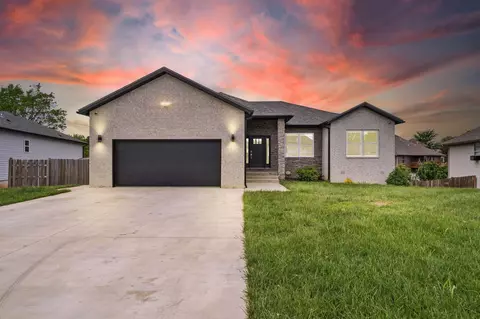 635 W Bridgewood Ct, Springfield, MO 65803 photo 1