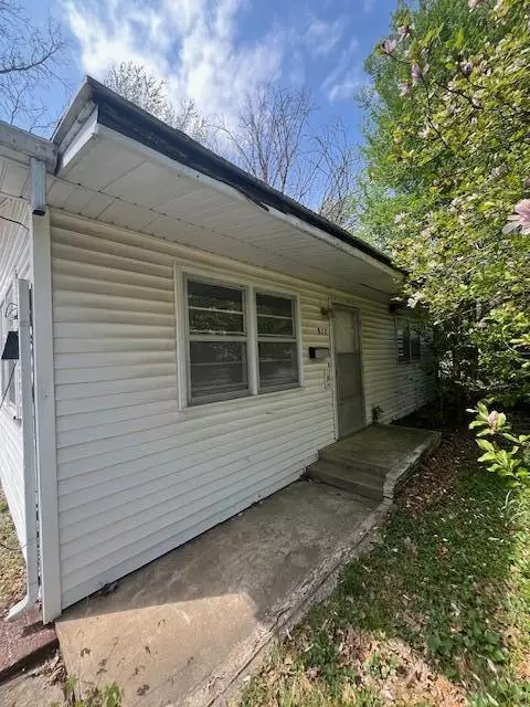 927 S Weaver Ave, Springfield, MO 65806 photo 1