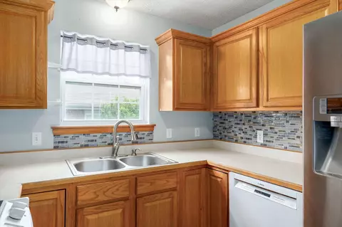 910 W Butterfield Dr, Nixa, MO 65714 photo 4