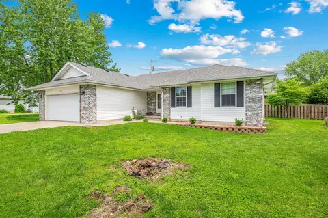 500 Glenview Dr, Sparta, MO 65753 photo 2