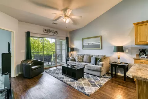 813 Holiday Rdg #H-10, Branson, MO 65616