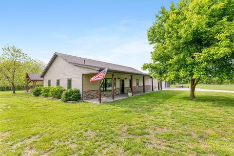 801 Robinson Rd, Clever, MO 65631 photo 4
