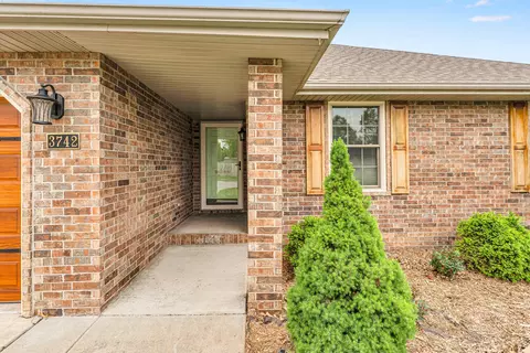3742 W Village Ter, Springfield, MO 65810 photo 4