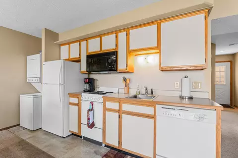Kitchen - 9 Scenic Ct #2, Branson, MO 65616 photo 1 of 2