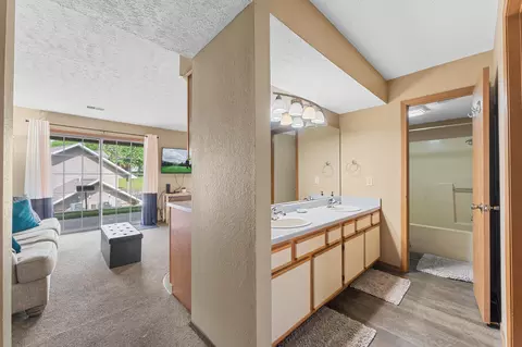 Bath - 9 Scenic Ct #2, Branson, MO 65616 photo 1 of 3