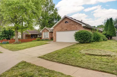 3675 E Bowman St, Springfield, MO 65809 photo 2