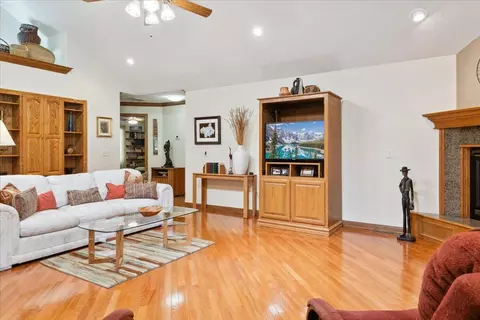 802 W Honeysuckle Ln, Nixa, MO 65714 photo 7