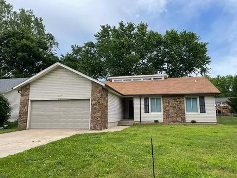 1627 W Lindberg St, Springfield, MO 65807 photo 1