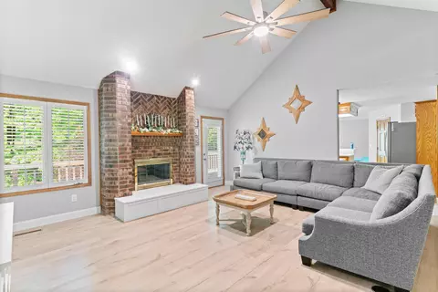 4823 S Buckingham Ln, Springfield, MO 65810 photo 9