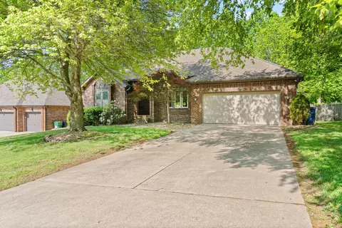 4823 S Buckingham Ln, Springfield, MO 65810 photo 2