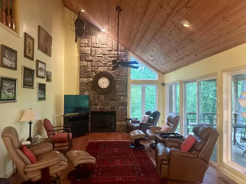 Living - 136 Riverview Dr, Mammoth Spring, AR 72554 photo 1 of 2