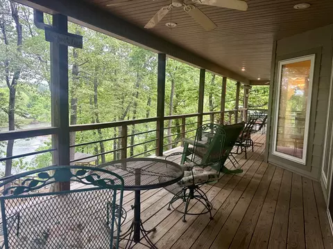 Exterior - 136 Riverview Dr, Mammoth Spring, AR 72554 photo 4 of 10