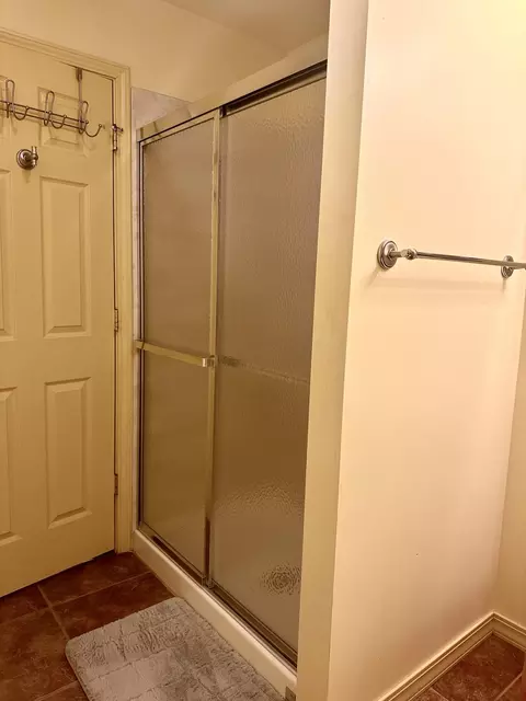 Bath - 136 Riverview Dr, Mammoth Spring, AR 72554 photo 4 of 7