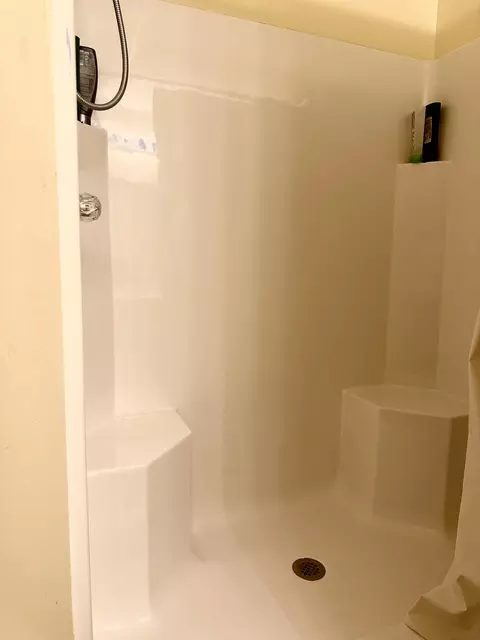 Bath - 136 Riverview Dr, Mammoth Spring, AR 72554 photo 7 of 7