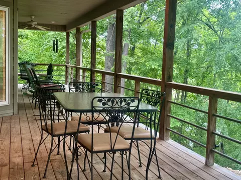 Exterior - 136 Riverview Dr, Mammoth Spring, AR 72554 photo 5 of 10