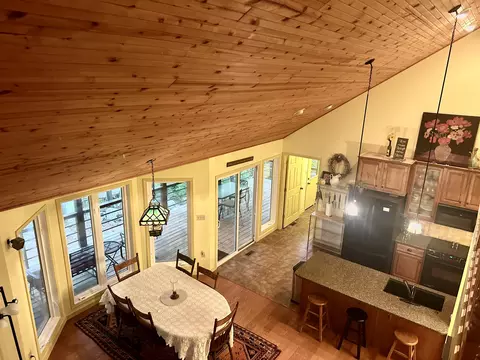 Dining - 136 Riverview Dr, Mammoth Spring, AR 72554 photo 3 of 4