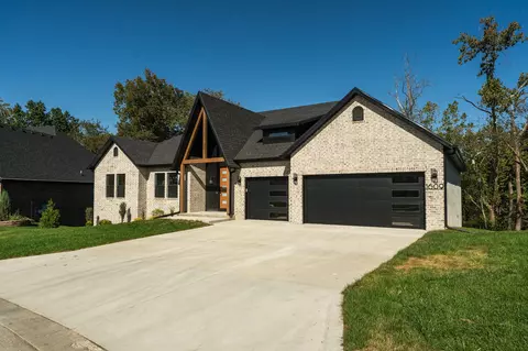 1609 E Hayloft Dr, Ozark, MO 65721 photo 2