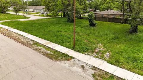 3008-3016 W Chestnut St, Springfield, MO 65803 photo 8