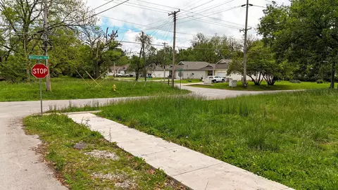 3008-3016 W Chestnut St, Springfield, MO 65803 photo 6