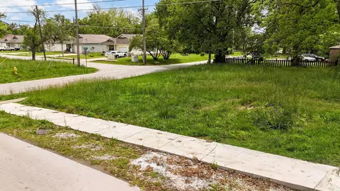 3008-3016 W Chestnut St, Springfield, MO 65803 photo 10