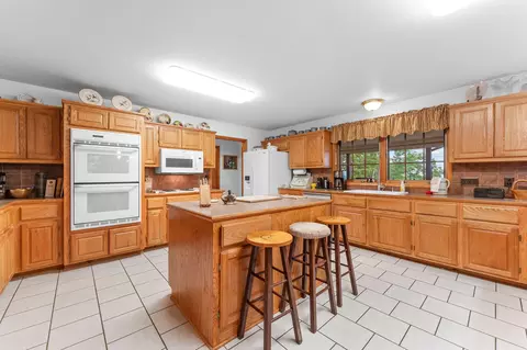 Kitchen - 22821 Needles Eye Rd, Shell Knob, MO 65747 photo 2 of 4