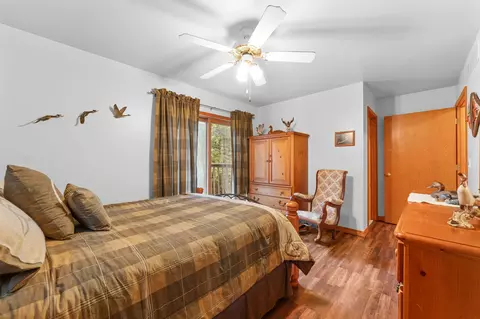 Bedroom - 22821 Needles Eye Rd, Shell Knob, MO 65747 photo 3 of 4